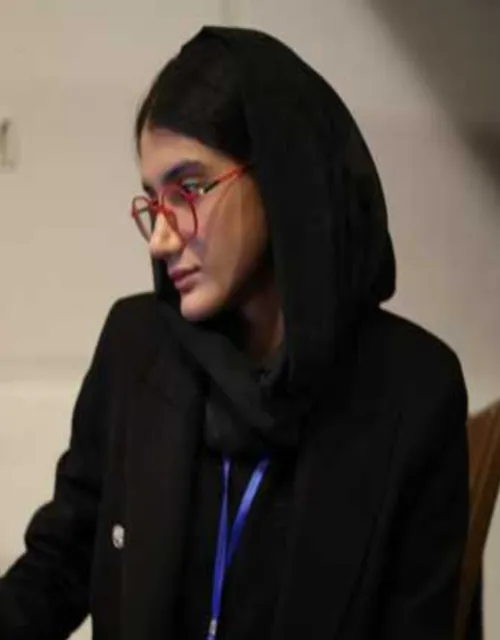 زهرا محمودی