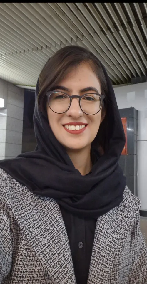 پریا فرهادی