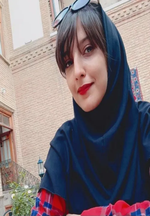 آیناز نادرزاده