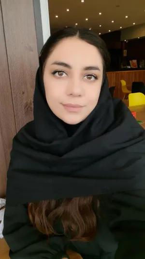 آیناز آقائی کیا